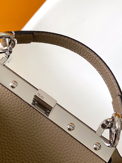 フェンディバッグ角部分ディテール